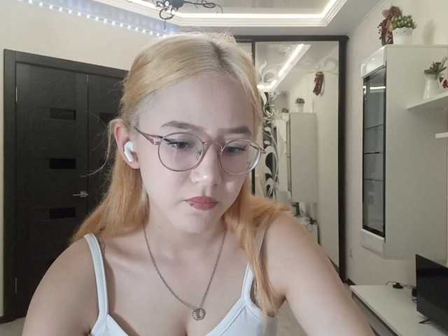 MyrleHenggeler live cam on BongaCams