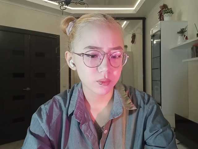 MyrleHenggeler live cam on BongaCams