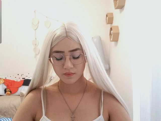 MyrleHenggeler live cam on BongaCams
