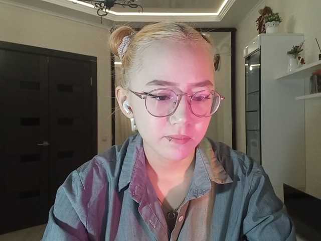 MyrleHenggeler live cam on BongaCams