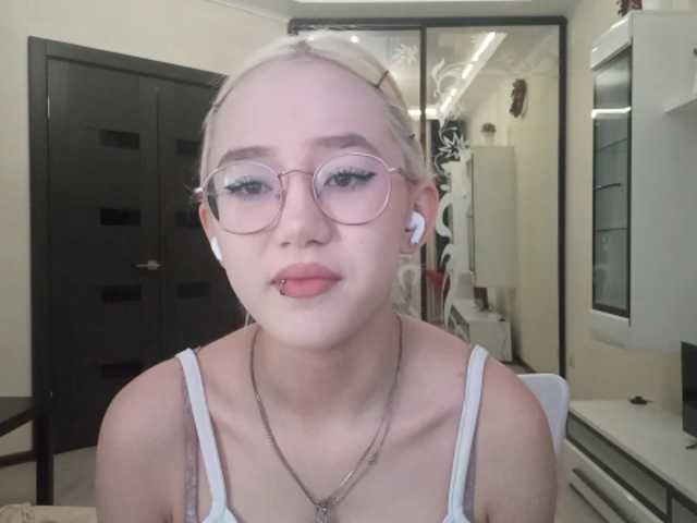 MyrleHenggeler live cam on BongaCams