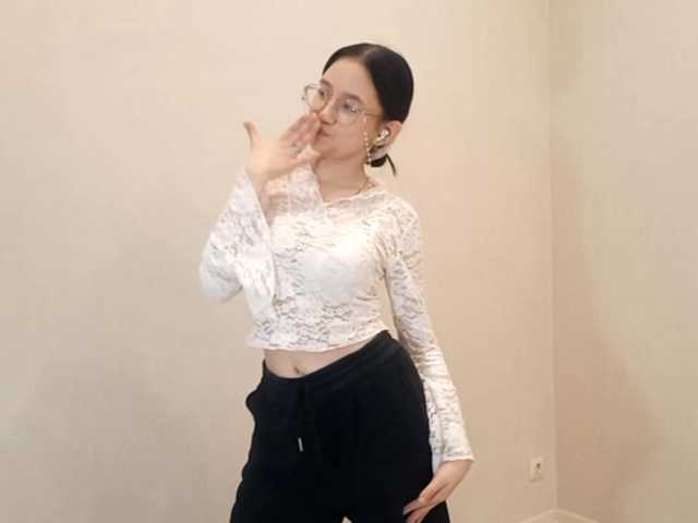 MyrleHenggeler's BongaCams show and profile