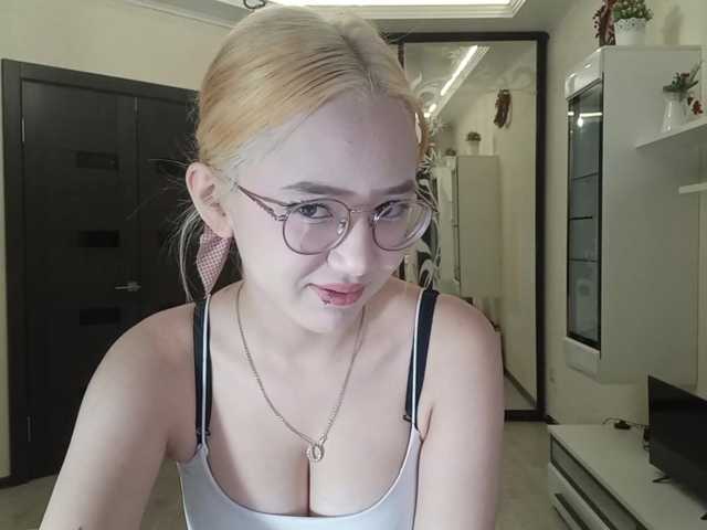 MyrleHenggeler live cam on BongaCams