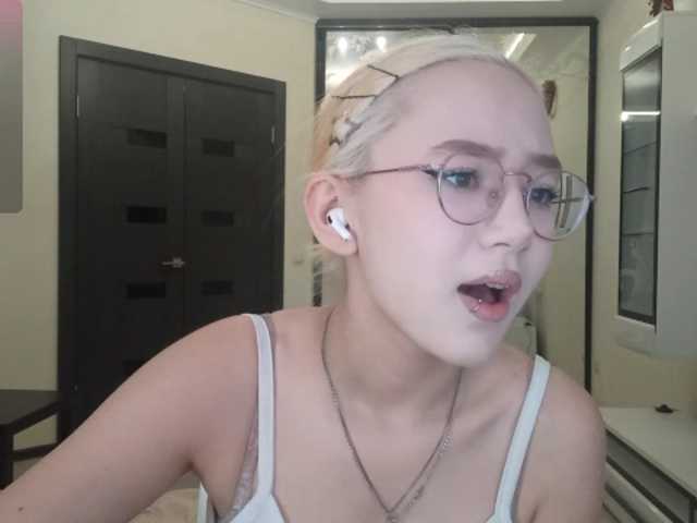 MyrleHenggeler live cam on BongaCams