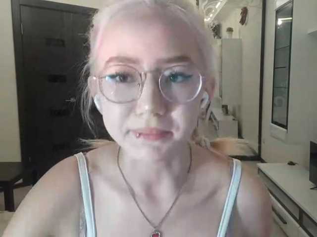 MyrleHenggeler live cam on BongaCams