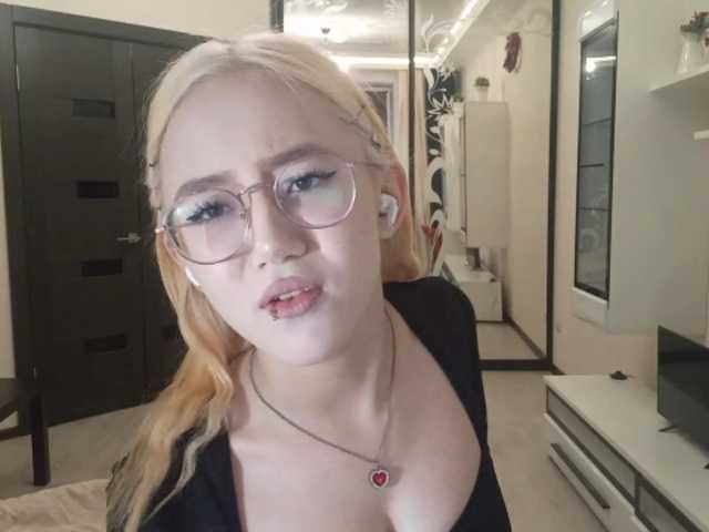 MyrleHenggeler live cam on BongaCams