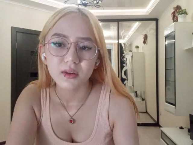 MyrleHenggeler live cam on BongaCams