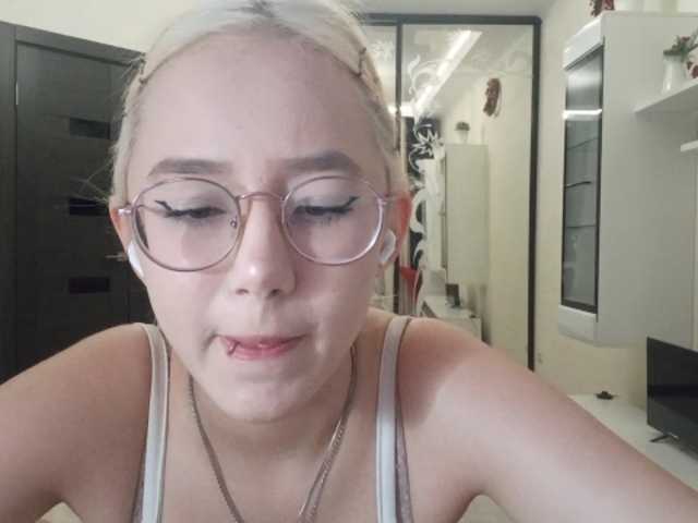 MyrleHenggeler live cam on BongaCams