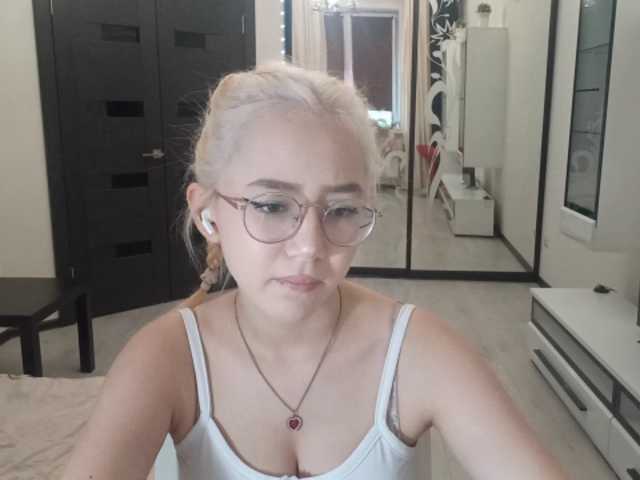 MyrleHenggeler live cam on BongaCams