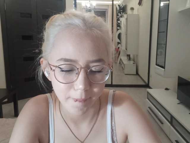 MyrleHenggeler live cam on BongaCams