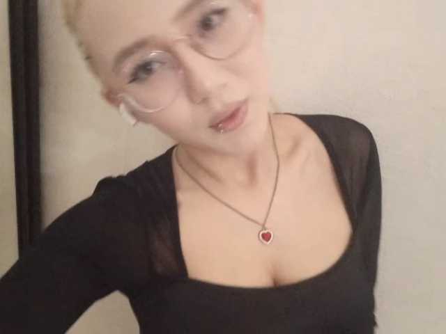 MyrleHenggeler live cam on BongaCams