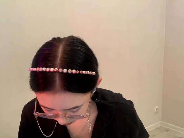 le modèle MyrleHenggeler est en webcam porno dans un show sur le site bongacams, il possède les tags suivants: Asian,Brunette,Trimmed