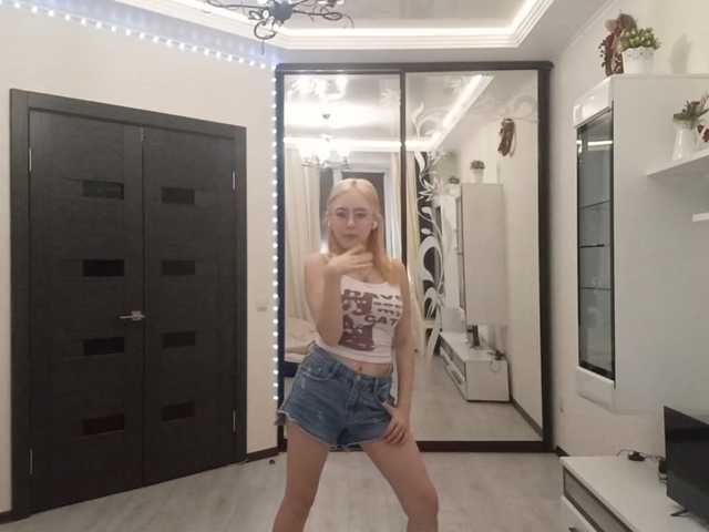 MyrleHenggeler live cam on BongaCams
