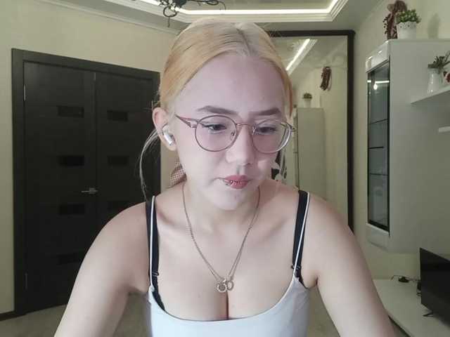 MyrleHenggeler live cam on BongaCams