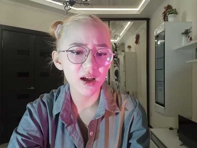 MyrleHenggeler live cam on BongaCams