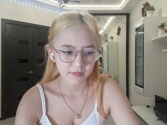 MyrleHenggeler live cam on BongaCams