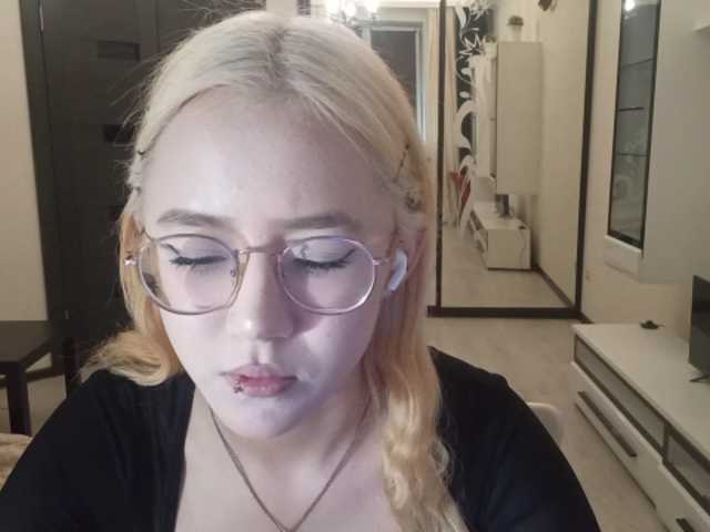 MyrleHenggeler live cam on BongaCams