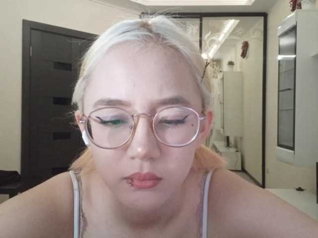 MyrleHenggeler live cam on BongaCams