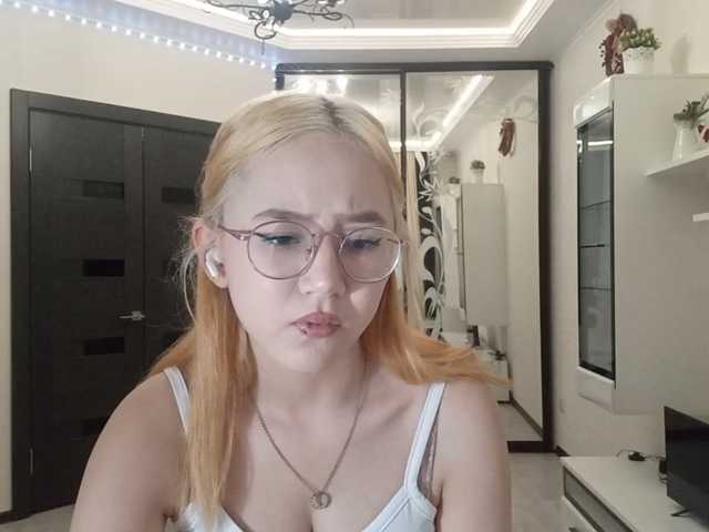 MyrleHenggeler live cam on BongaCams