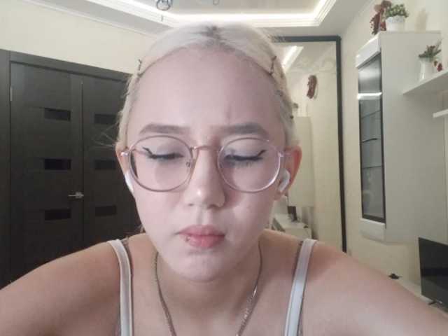 MyrleHenggeler live cam on BongaCams