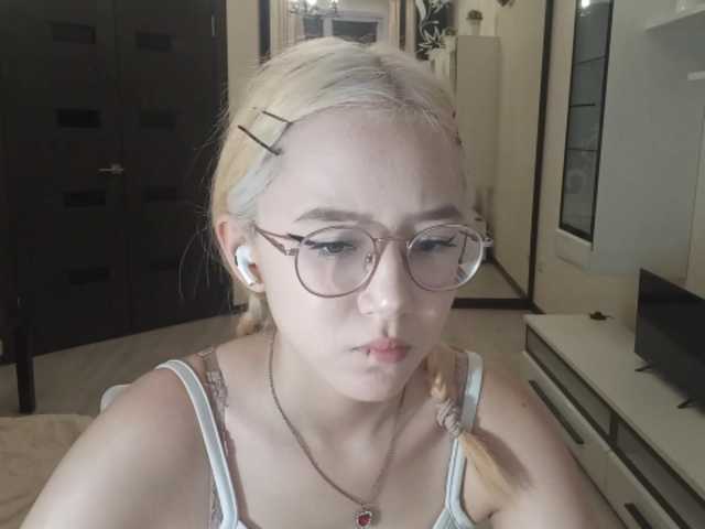 MyrleHenggeler live cam preview
