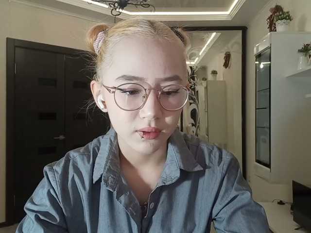 MyrleHenggeler live cam on BongaCams