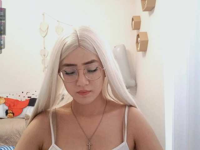 MyrleHenggeler live webcam show