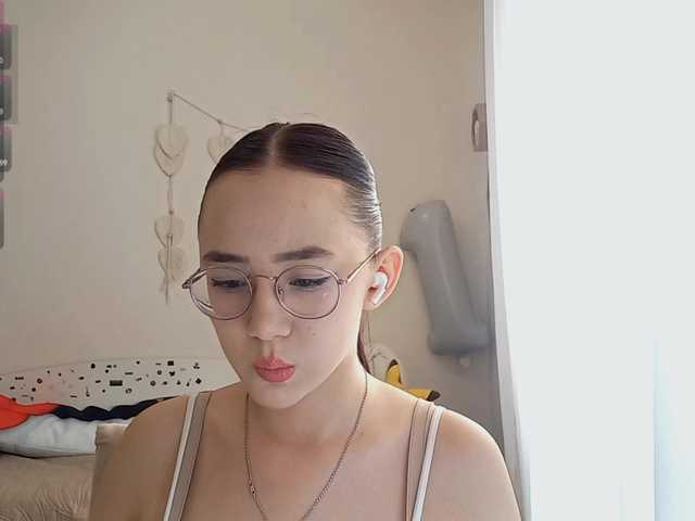 MyrleHenggeler live webcam show