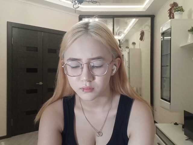 MyrleHenggeler live cam on BongaCams