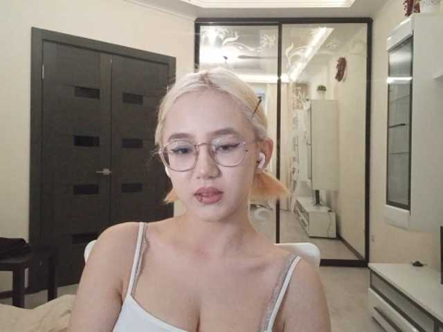 MyrleHenggeler live cam preview
