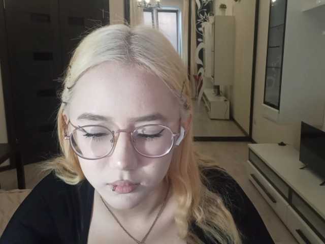 MyrleHenggeler live cam on BongaCams