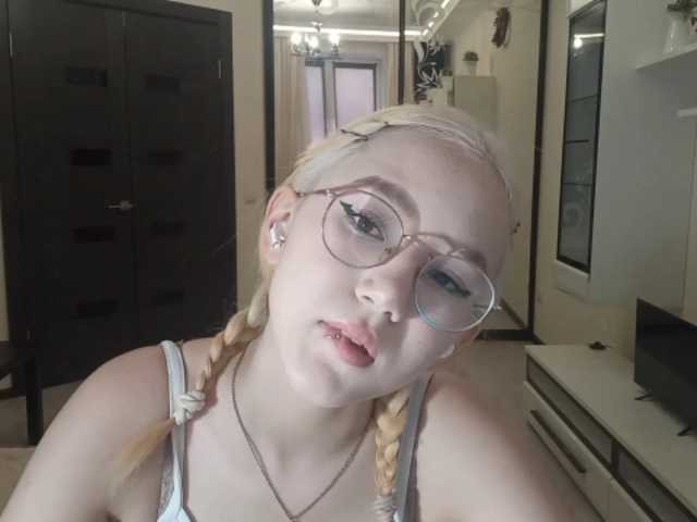 MyrleHenggeler live cam on BongaCams