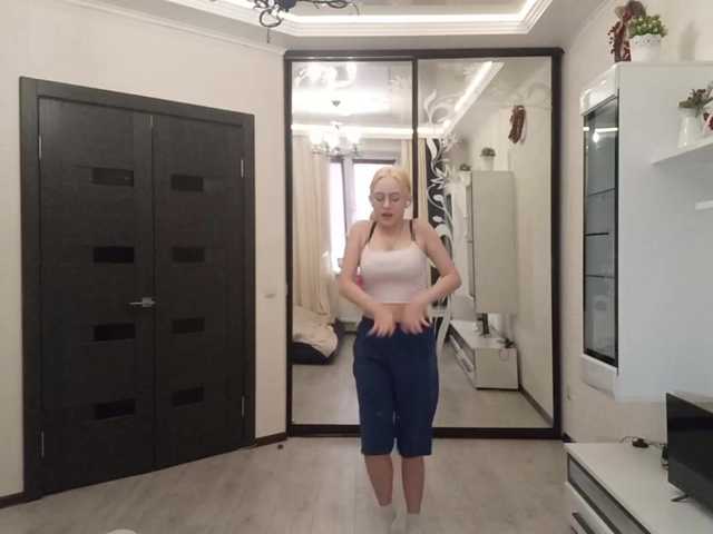MyrleHenggeler live cam on BongaCams
