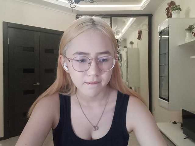 MyrleHenggeler live cam on BongaCams