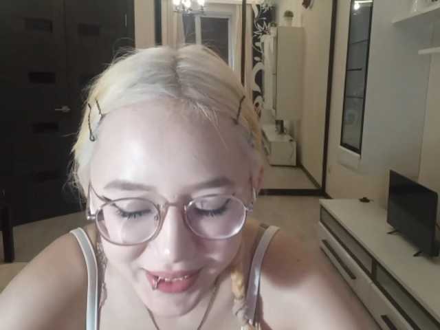 MyrleHenggeler live cam preview