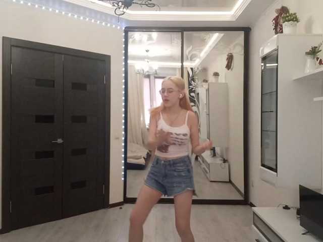 MyrleHenggeler live cam on BongaCams