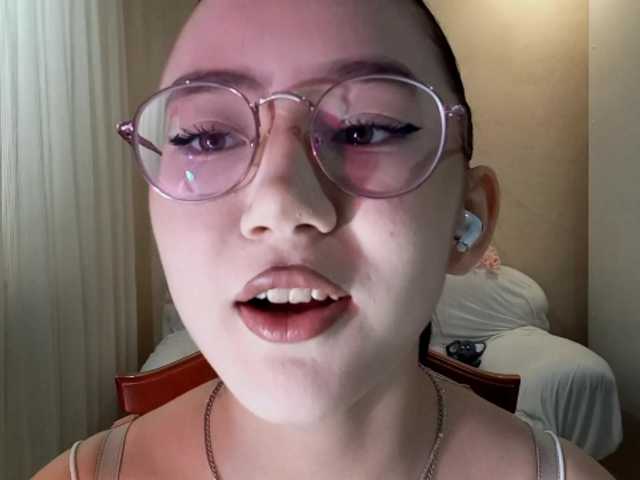 MyrleHenggeler live cam on BongaCams