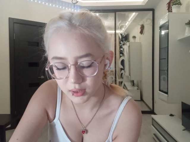 MyrleHenggeler live cam on BongaCams