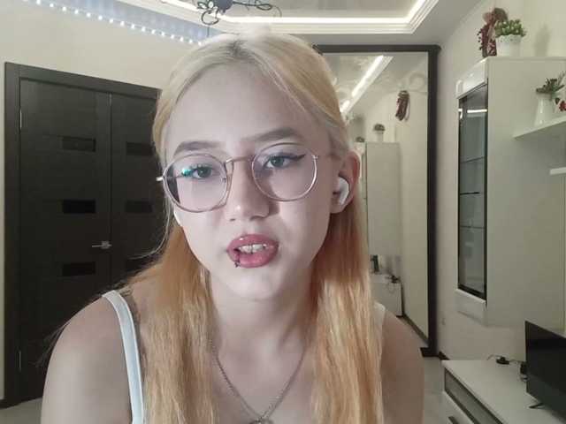 MyrleHenggeler live cam on BongaCams