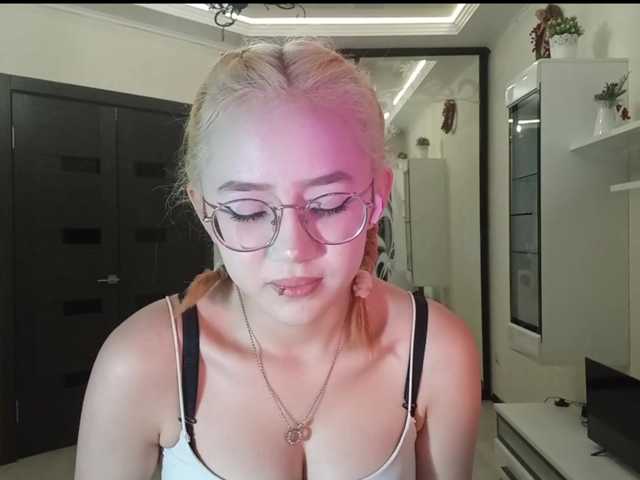 MyrleHenggeler live cam on BongaCams