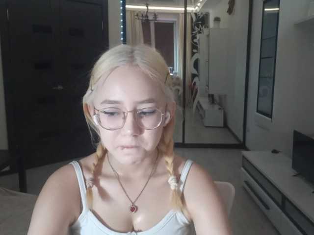 MyrleHenggeler live cam preview