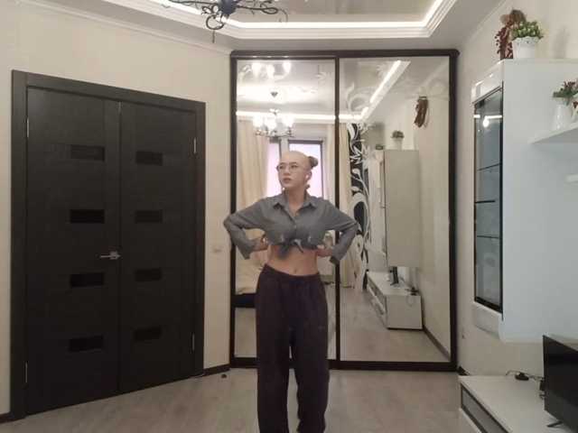 MyrleHenggeler live cam on BongaCams
