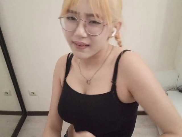 MyrleHenggeler live cam on BongaCams