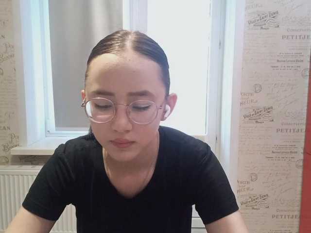 MyrleHenggeler live cam on BongaCams