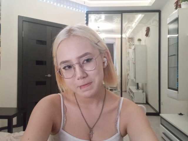 MyrleHenggeler live cam on BongaCams