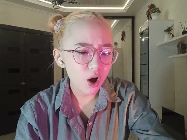 MyrleHenggeler live cam on BongaCams