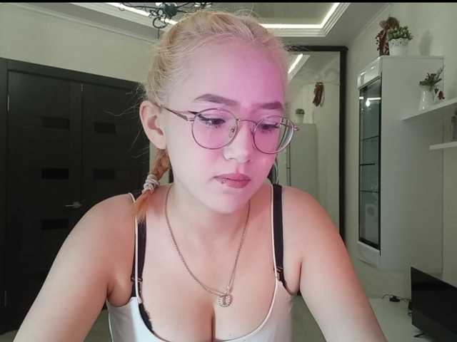 MyrleHenggeler live cam on BongaCams