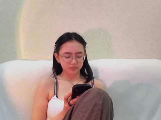 MyrleHenggeler live cam on BongaCams