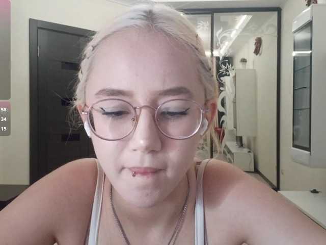 MyrleHenggeler live cam on BongaCams