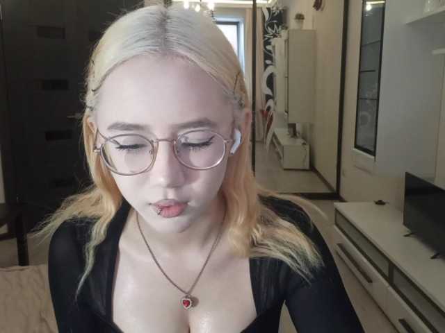 MyrleHenggeler live cam on BongaCams